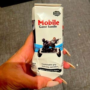 Comfortable grip and easy mobile game handle